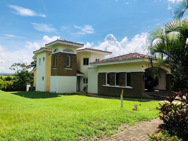 Luxurious Living in Tucán Country Club